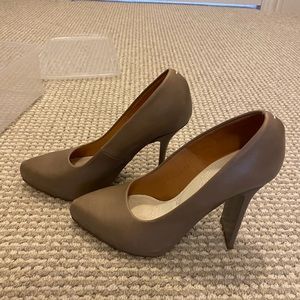 Maison Margiela size 37 gray/brown pump!